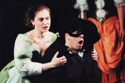 Донна Эльвира - Наталия Тимченко. Сцена из спектакля “Дон Жуан” В.А.Моцарта в Софийской опере (2002 год)